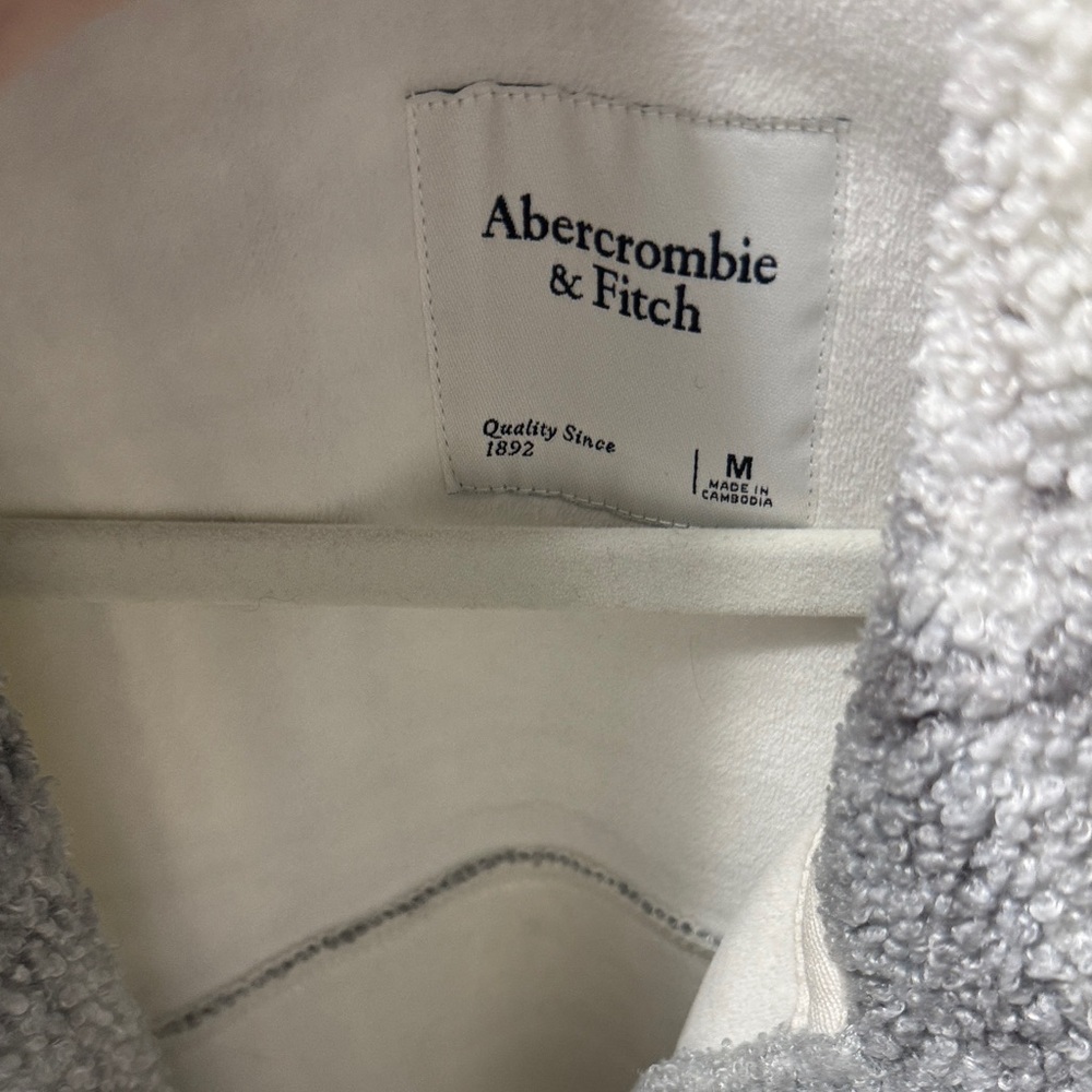 Abercrombie & Fitch Cream and Gray Plaid Teddy Jacket - Picture 2 of 5
